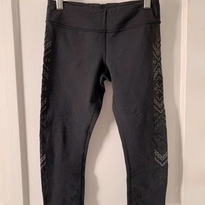 Ivivva cropped leggings in a kids size 12